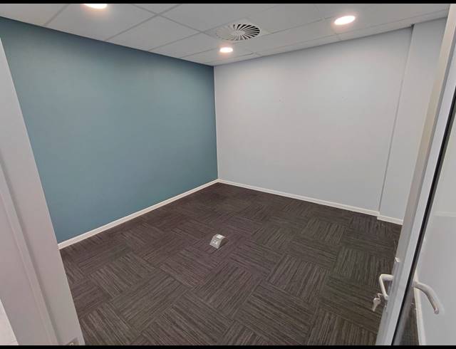 1,568M² OFFICE TO LET IN VORNA VALLEY